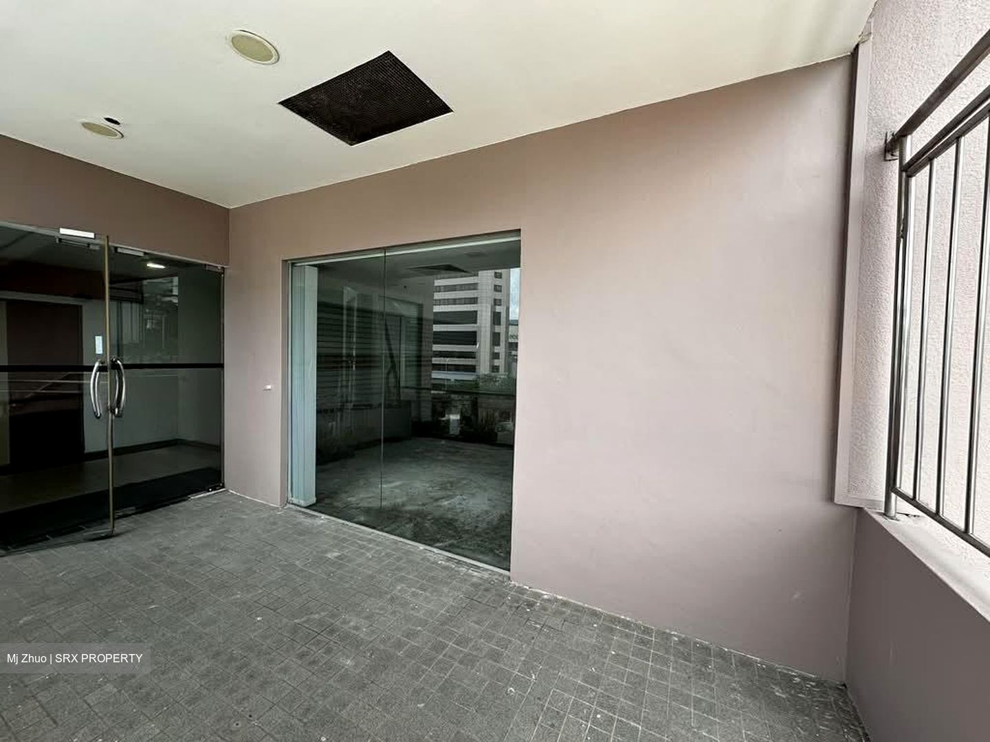 Roxy Square (D15), Retail #595008421